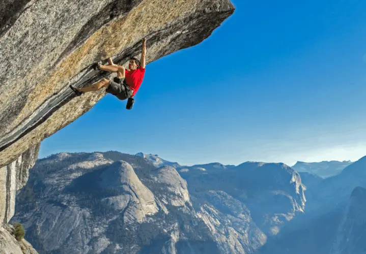 Alex Honnold, l’uomo che ha scalato El Capitán senza corde | La storia di Free Solo