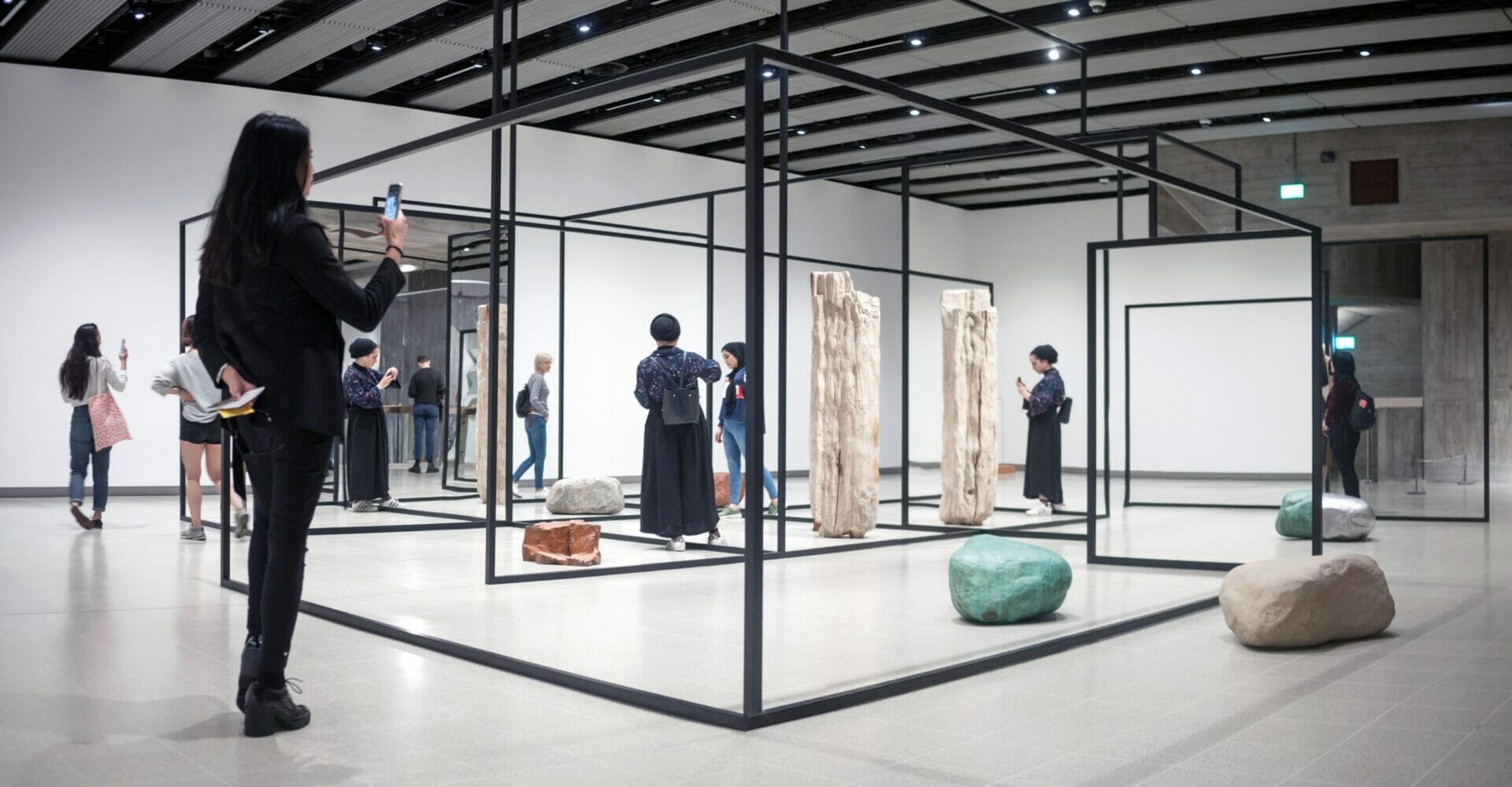 Alicja Kwade's WeltenLinie interacts with the surroundings
