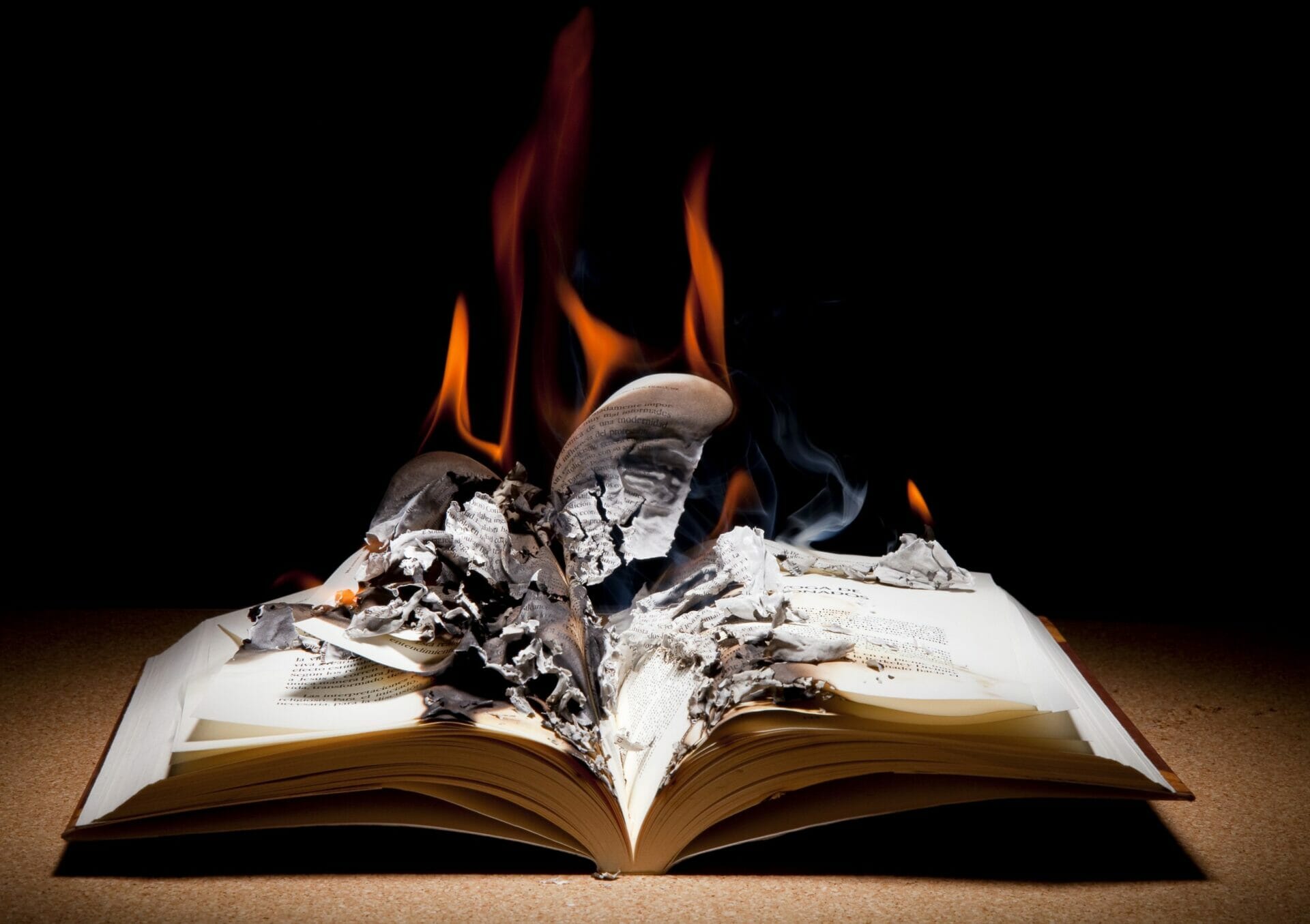 Fahrenheit 451 di Bradbury trascende i confini della fantascienza