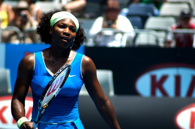 Serena Williams al Super Bowl 2025: look blu e Crip Walk | La verità dietro il gesto