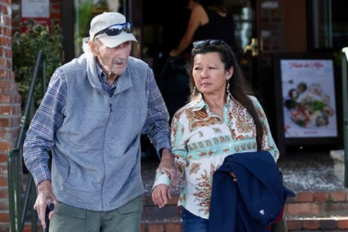 Dentro la villa di Gene Hackman | Le immagini della bodycam e la veglia del cane sopravvissuto