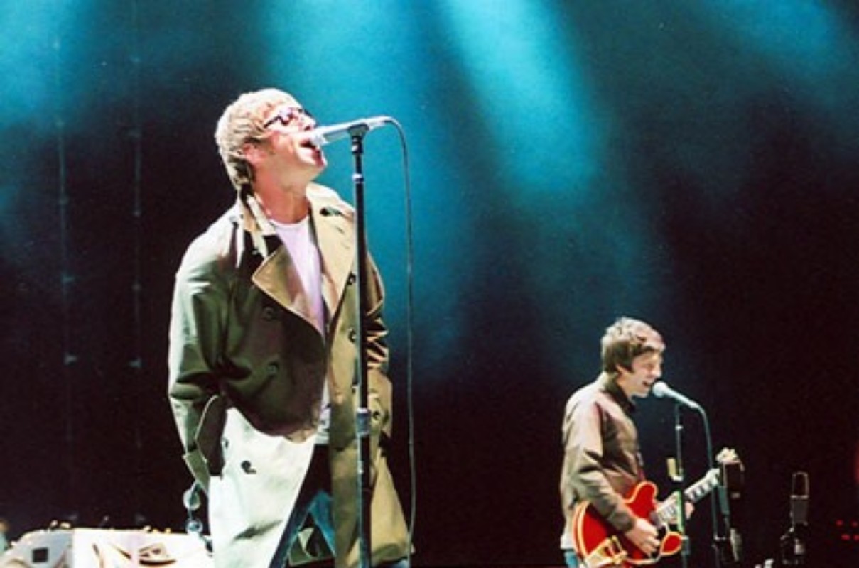 Oasis: la canzone del 1994 è la migliore di sempre. Quattro brani dominano la Top 100 di Radio X