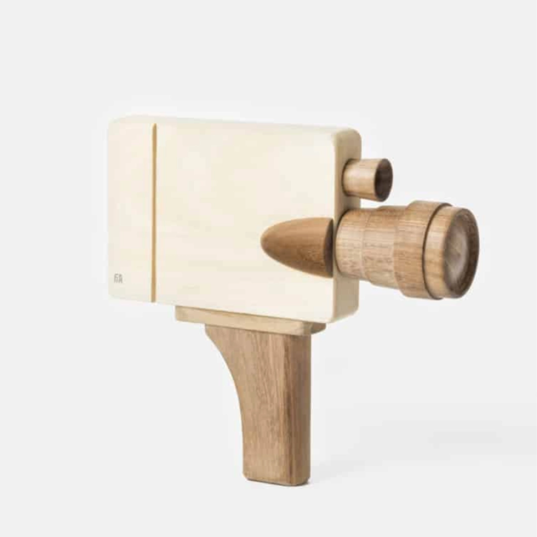 Giocattoli in legno per bambini e adulti: la videocamera di Fanny & Alexander